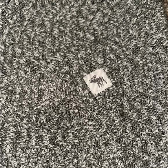 Girl’s A&F Gray Hooded Sweater - Picture 3 of 4